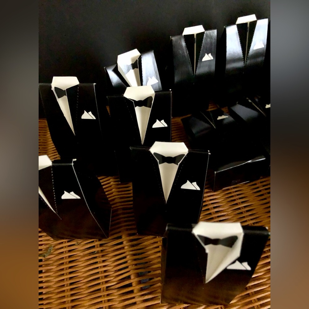 Tuxedo favor boxes - Picture 7 of 11